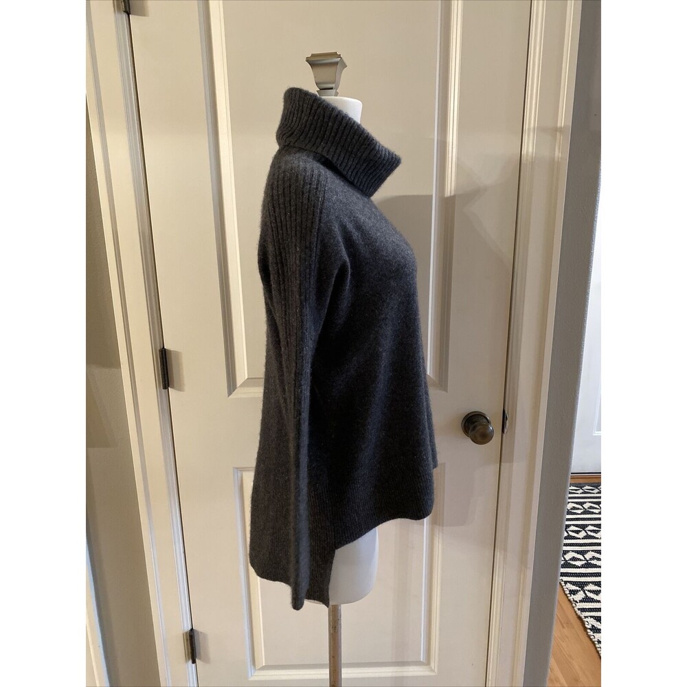 Saks Fifth Avenue Gray Hi-Low 100% Cashmere Turtleneck Sweater‎ Size XS - Picture 4 of 12